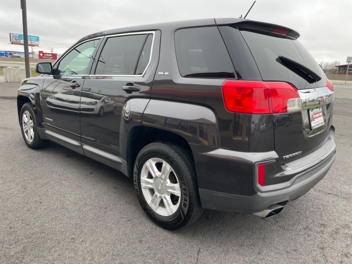 2016 Gray GMC Terrain (2GKALMEK7G6) with an 4-Cyl, 2.4 Liter engine, Automatic, 6-Spd transmission, located at 8008 Warden Rd, Sherwood, AR, 72120, (501) 801-6100, 34.830078, -92.186684 - Photo#5